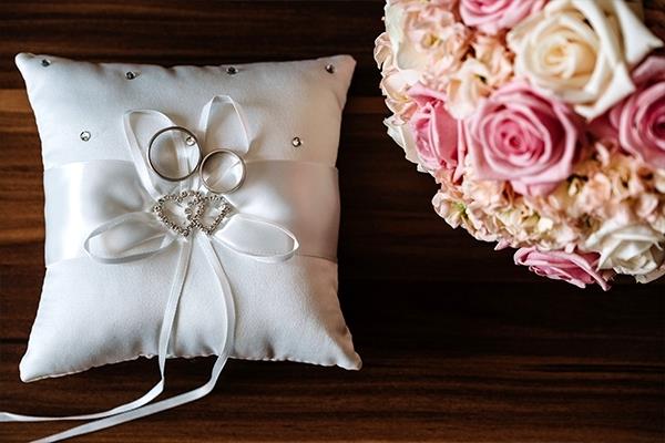 Cómo preparar a una florista o portadora de anillos para la boda