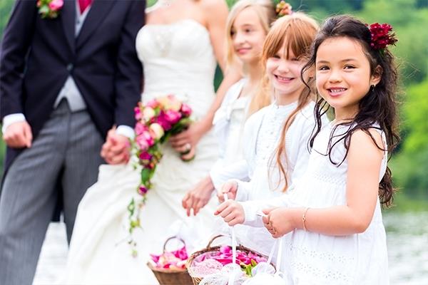 Sollten Sie Kinder in Ihre Hochzeit einbeziehen?