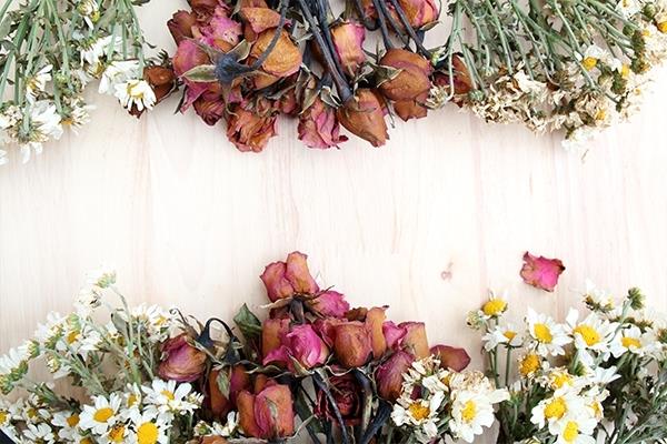 Bewahren Sie Ihre Hochzeitsblumen als Andenken auf.