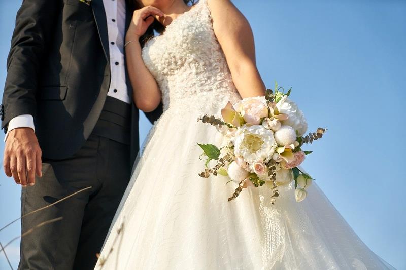 19 Möglichkeiten, Ihren ersten Hochzeitstag zu feiern