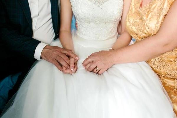 Cómo planear una boda cuando sus futuros suegros están divorciados