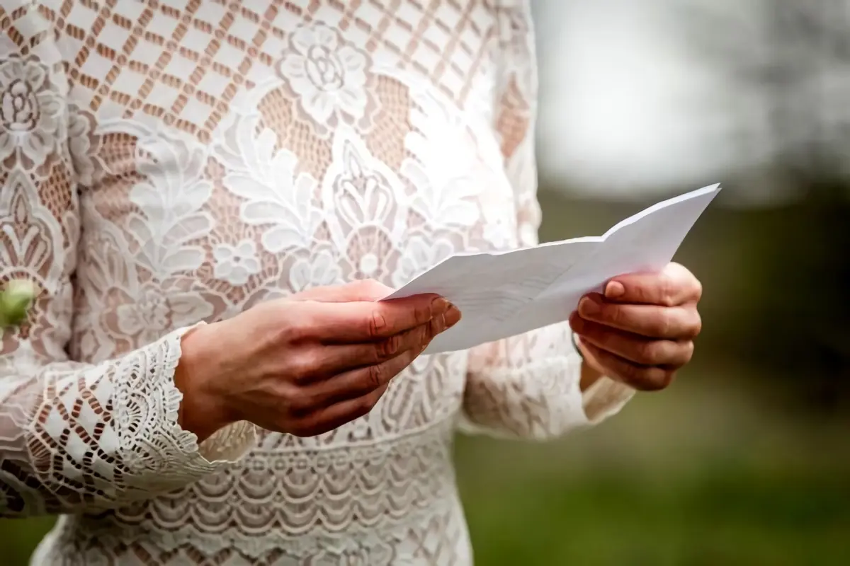 8 Tipps zum Schreiben des perfekten Hochzeitsgelübdes
