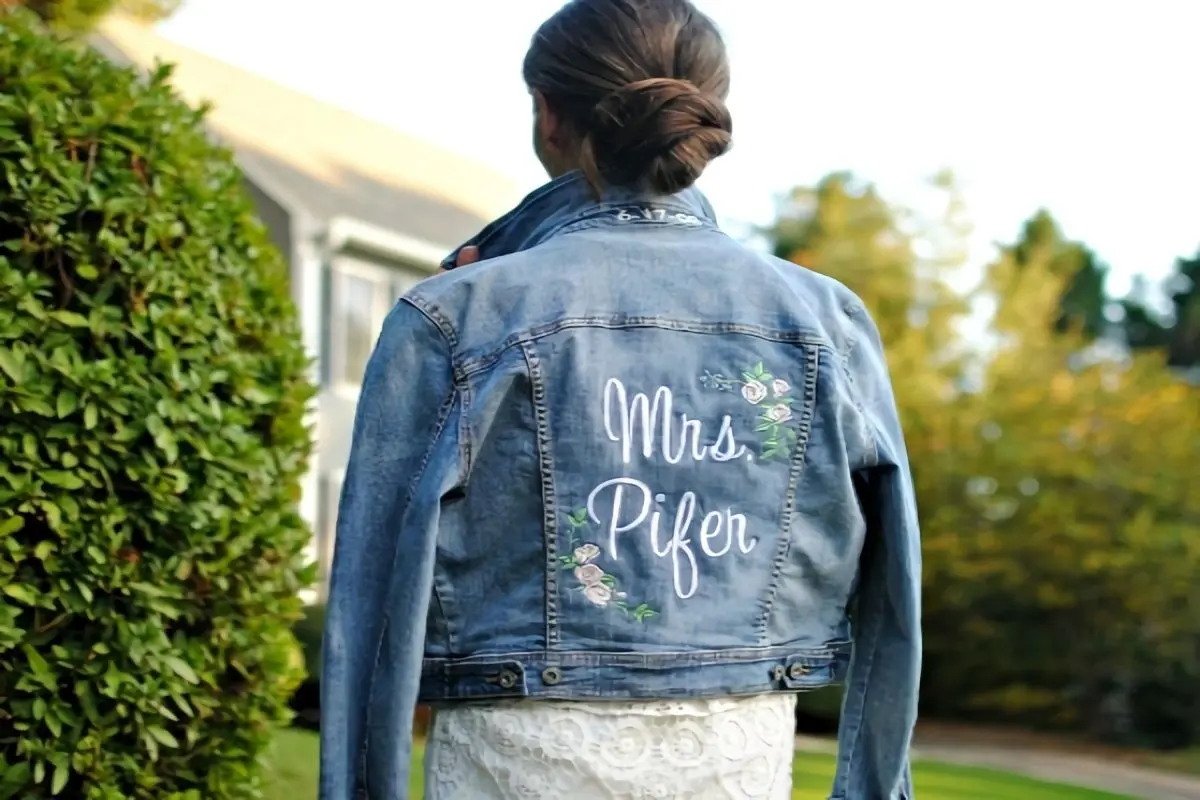 Cómo hacer una chaqueta de jean de novia personalizada