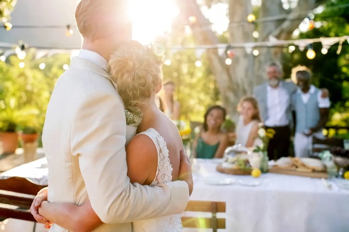 Cómo tratar con padres divorciados al planear tu boda