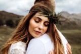 15 Möglichkeiten, Blumen in deinem Haar als Braut zu tragen