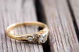 Por qué usted puede desear un anillo de la boda de la vendimia (y cómo encontrar el perfecto)