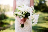 4 razones para considerar las flores falsas para su boda