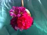 Hängende Blumenkugeln