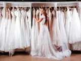 Cómo ahorrar dinero en un Trunk Show de vestidos de novia