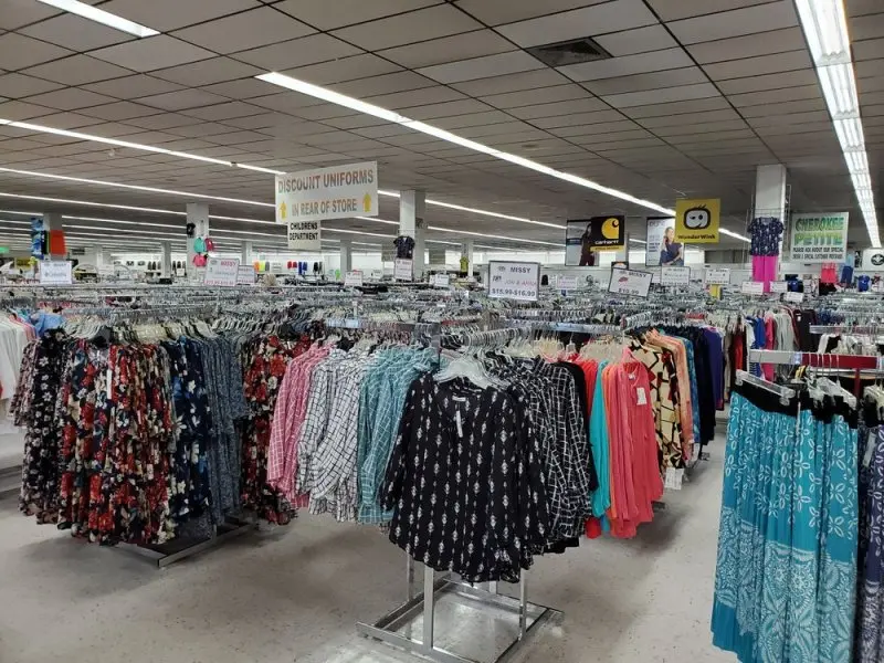 The World of Clothing & Oriental Persian Rugs The World of Clothing & Oriental Persian Rugs