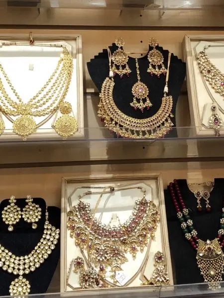 Sai's Boutique & Gifts