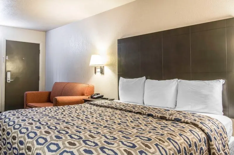 Rodeway Inn & Suites Rodeway Inn & Suites