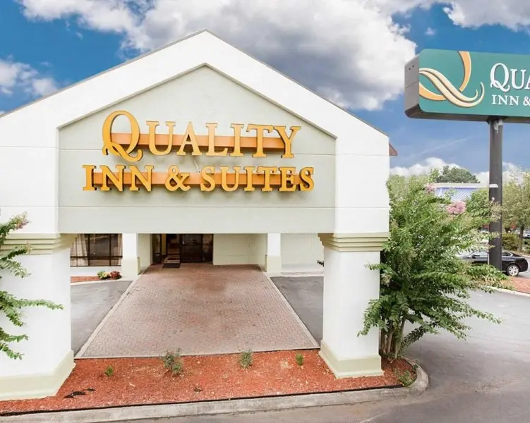 Quality Inn & Suites near Six Flags - Austell Quality Inn & Suites near Six Flags - Austell
