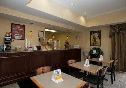 Econo Lodge Inn & Suites Econo Lodge Inn & Suites