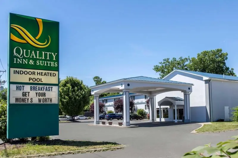 Quality Inn & Suites Quality Inn & Suites