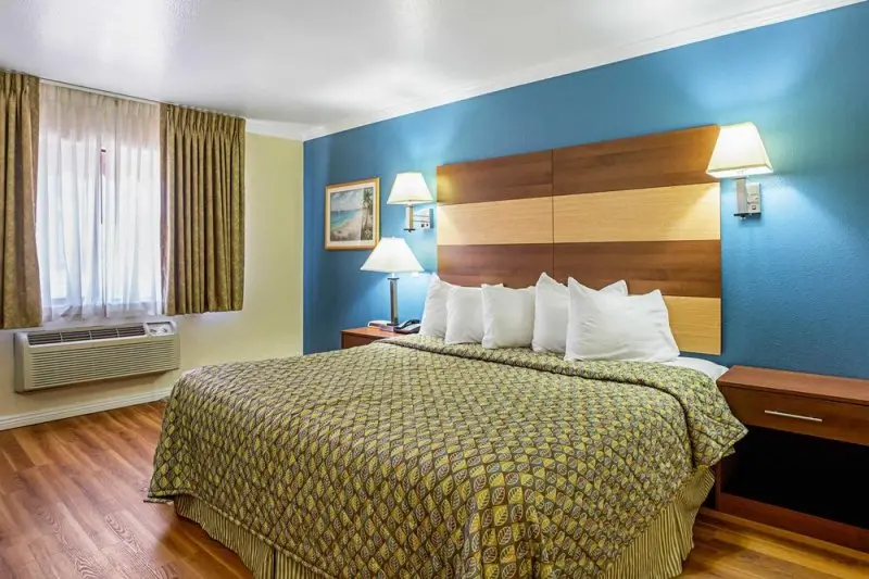 Rodeway Inn & Suites Rodeway Inn & Suites
