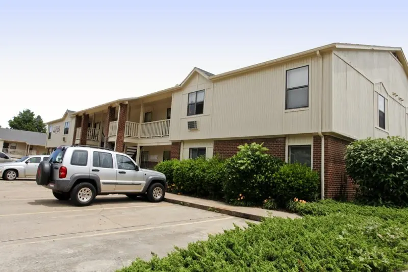 Oakshire I & II Apartments Oakshire I & II Apartments