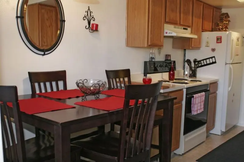 Applewood Crest Townhomes & Apartments Applewood Crest Townhomes & Apartments