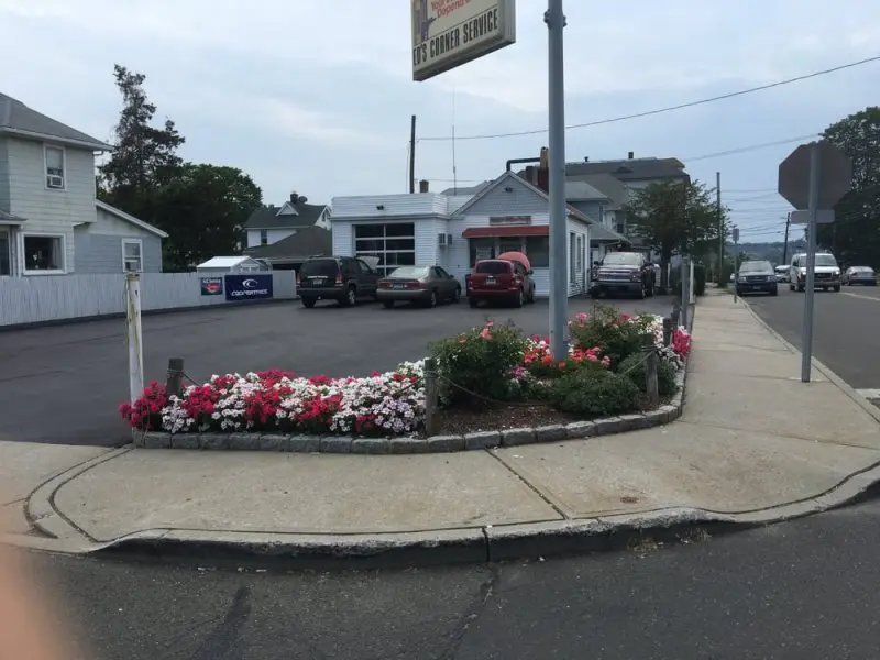 Ed's Corner Service