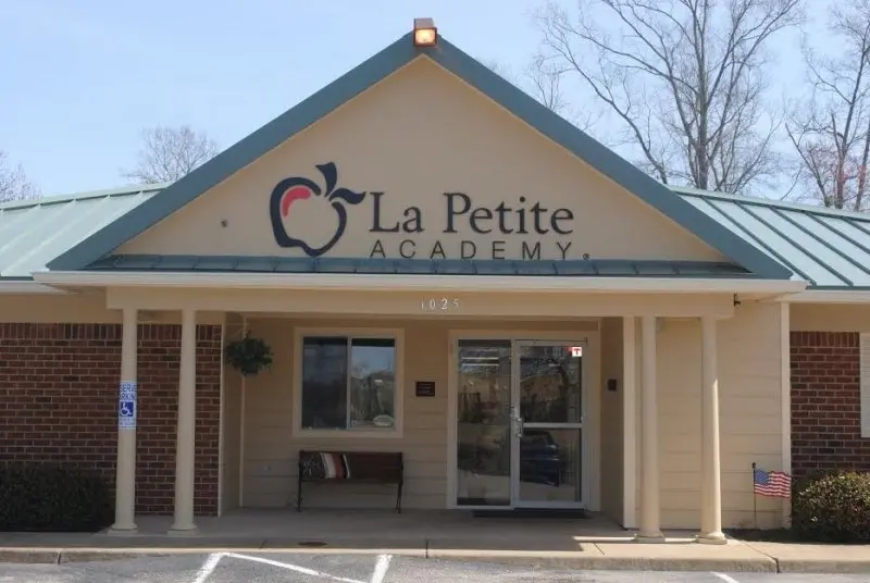 La Petite Academy on Plantation Lakes Circle La Petite Academy on Plantation Lakes Circle