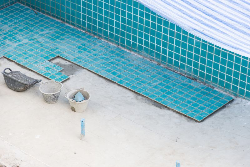 swimming pool tile cleaning service