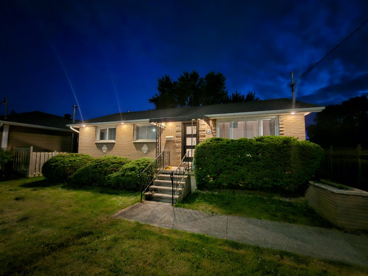 Bright 3 Bed / 2 Bath Main Floor Home for Rent in Belleville