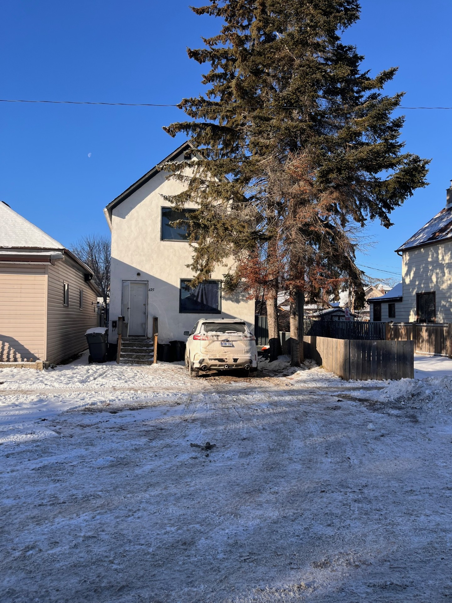 425 Archibald Street South