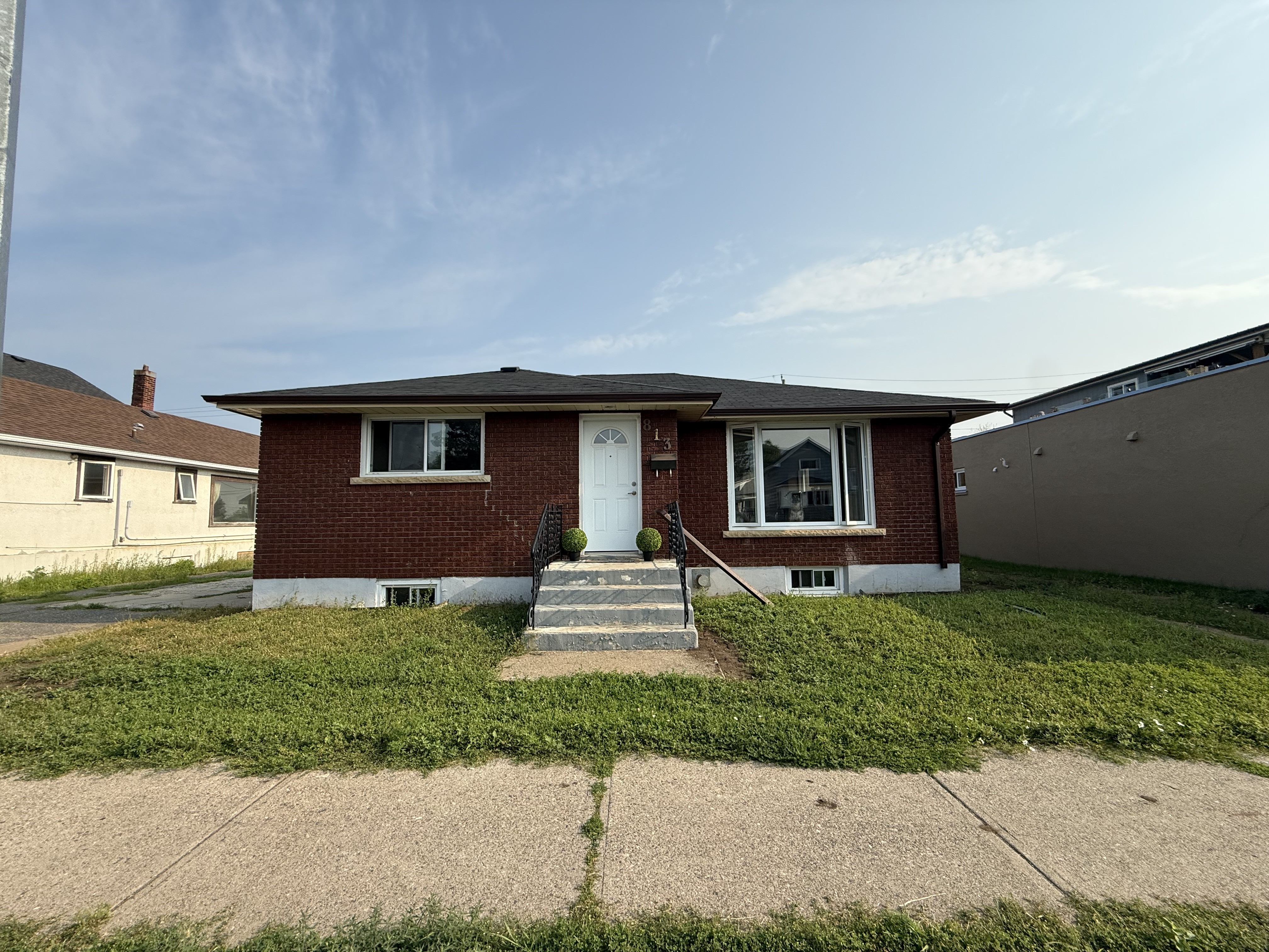 813 Gore St W, Thunder Bay, ON P7E 3S7, Canada