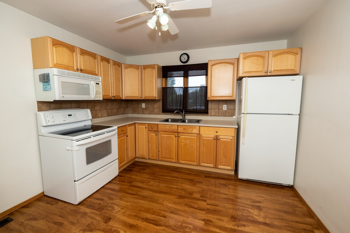 1418 Frederica St W, Thunder Bay, ON P7E 3Y8, Canada