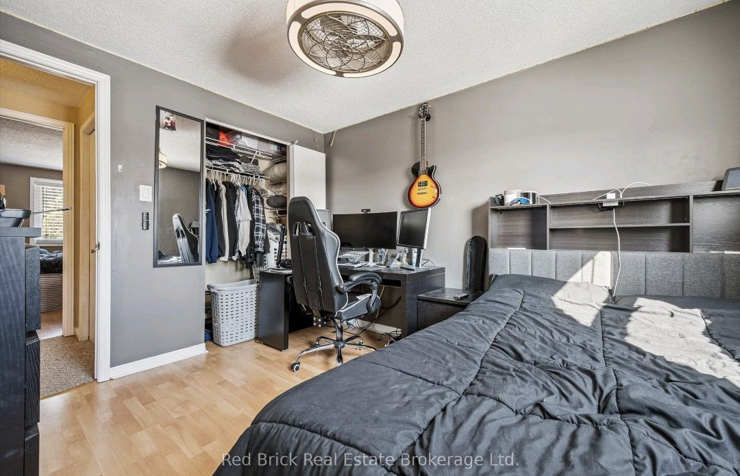 11 Moss Pl, Guelph, ON N1G 4V1, Canada