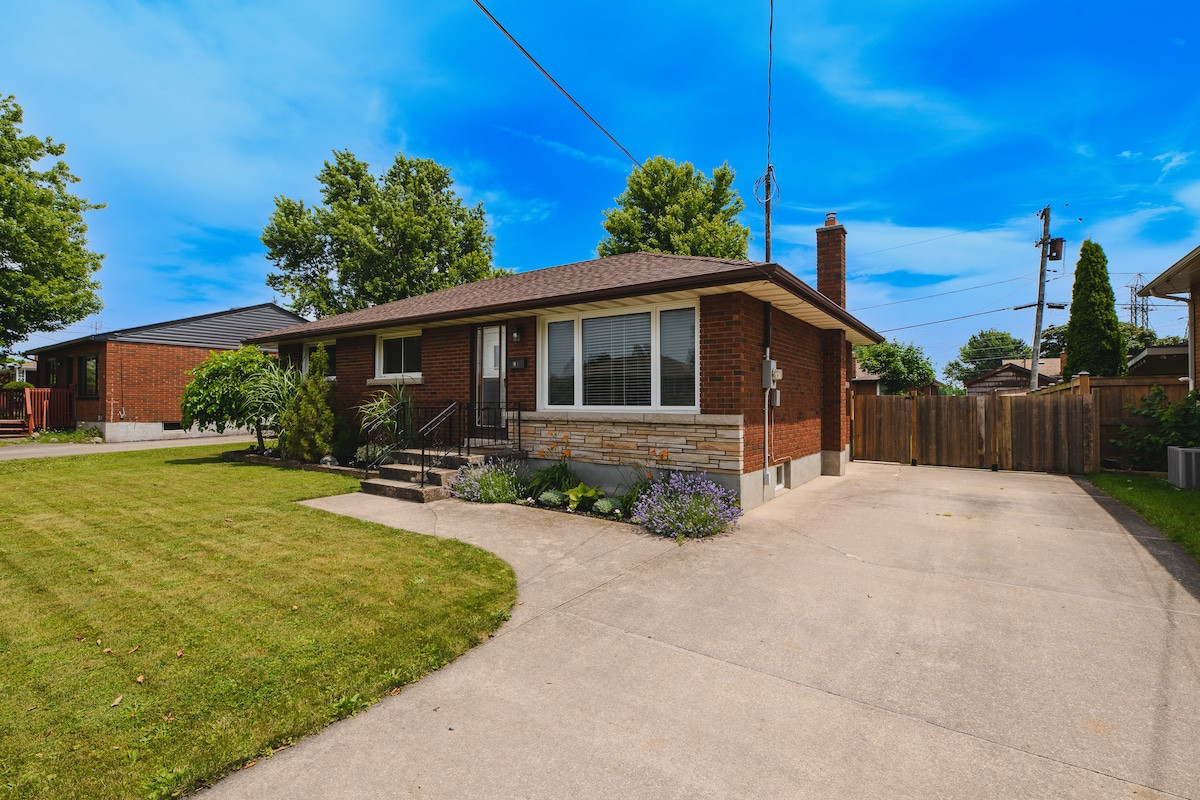 Bright & Spacious 3-Bedroom Main Floor Home for Rent