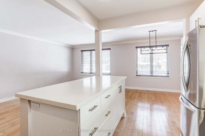31 Paragon Rd, Etobicoke, ON M9R 1J7, Canada