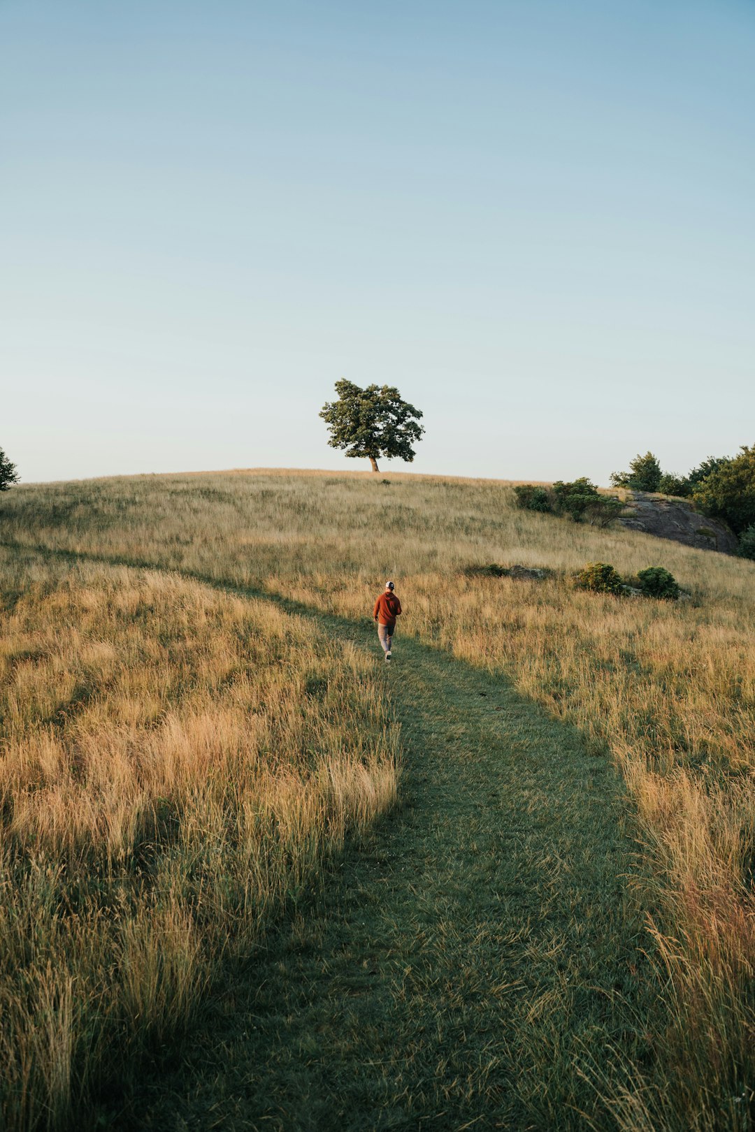 What is the best way to find buyers for Georgia land when looking to sell for cash?