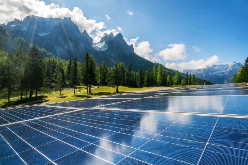 solar generator with panels