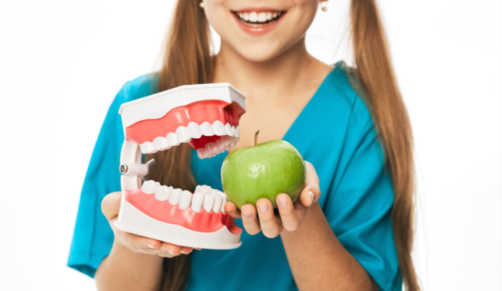 The Link Between Diet and Oral Hygiene: What to Eat and Avoid