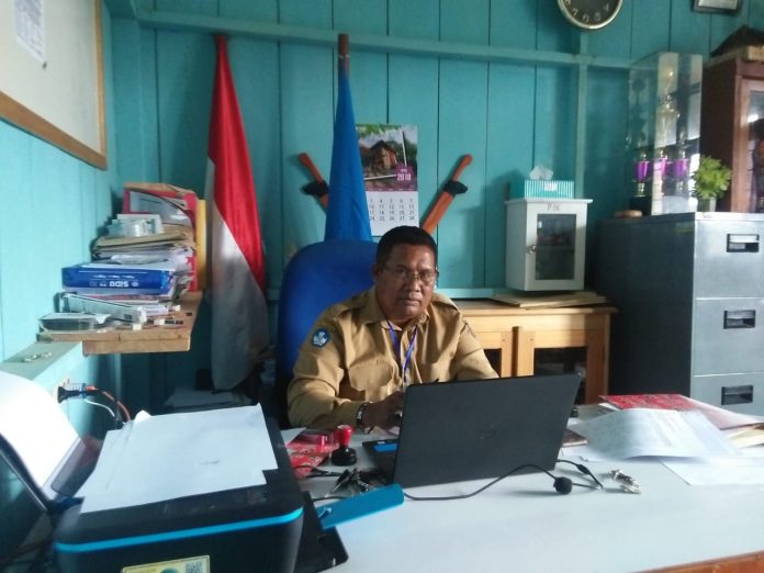 Sekretaris panitia UN kab Paniai, Abdul Majid Ernas (Stevanus Yogi - SP)