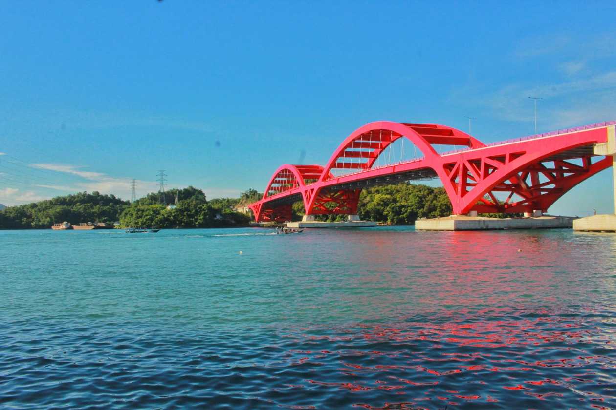 Foto: Wisata Jembatan Merah dan Pantai C'Beery – Suara Papua