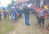 Ratusan masyarakat saat tiba di tempat penampungan, barak Pemda Intan Jaya di Kampung Mamba, Sugapa. Ratusan masyarakat ini berasal dari kampung Hitadipa, kampung Jaindapa dan kampung Sugapa Lama distrik Hitadipa. (Dok Tim Evakuasi untuk Suara Papua)